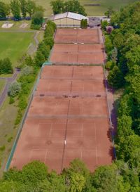 Luftaufnahme der gesamten Tennisanlage des Tennisclub Dettenhausen im Landkreis Tübingen